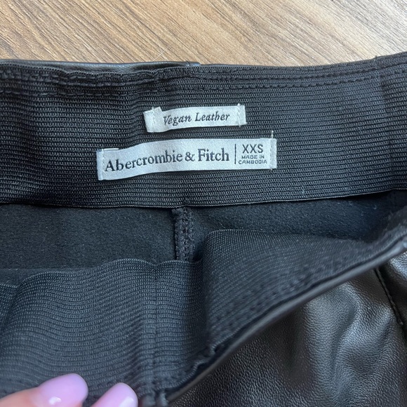 Abercrombie & Fitch high waisted vegan leather leggings - Picture 5 of 6